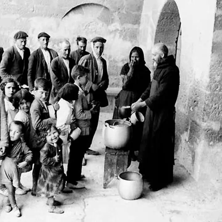 Sopa boba en La Oliva (1936). Fotograf&iacute;a de Diego Quiroga Losada, marqu&eacute;s de Santa Mar&iacute;a del Villar
