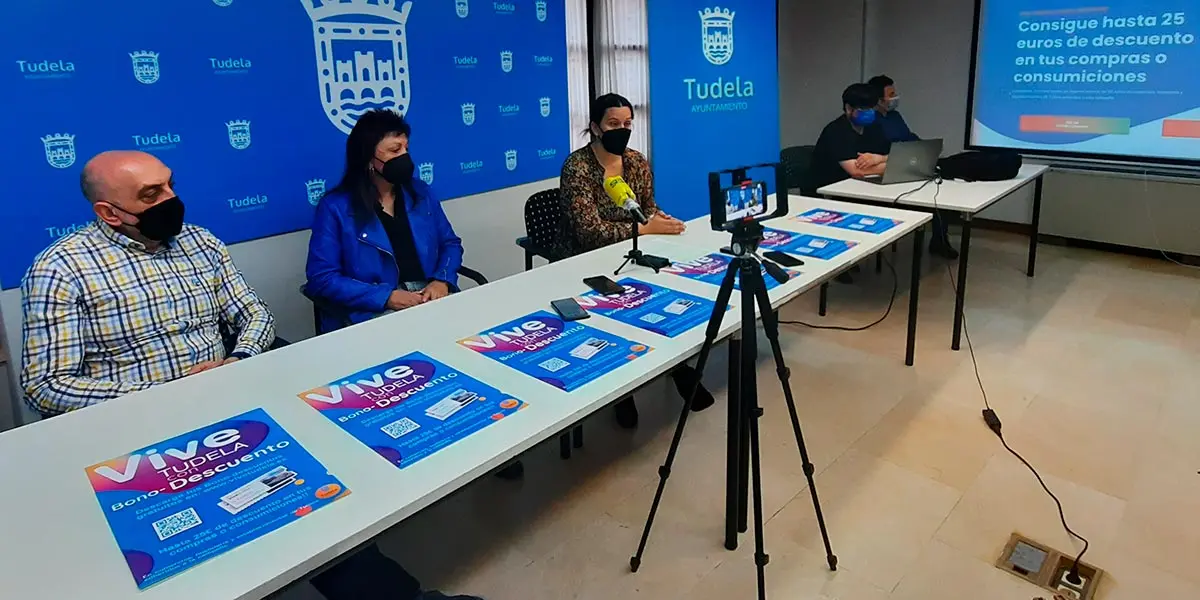 En la presentaci&oacute;n de la campa&ntilde;a, la edil de Comercio Irune Garc&iacute;a ha estado acompa&ntilde;ada de Jes&uacute;s Clemos, Anabel Garc&iacute;a (Decohogar), Laura Guirao (Restaurante L&ELE) y &Aacute;lvaro Alonso (gerente de Masbytes) y Albert Ruiz (Masbytes)