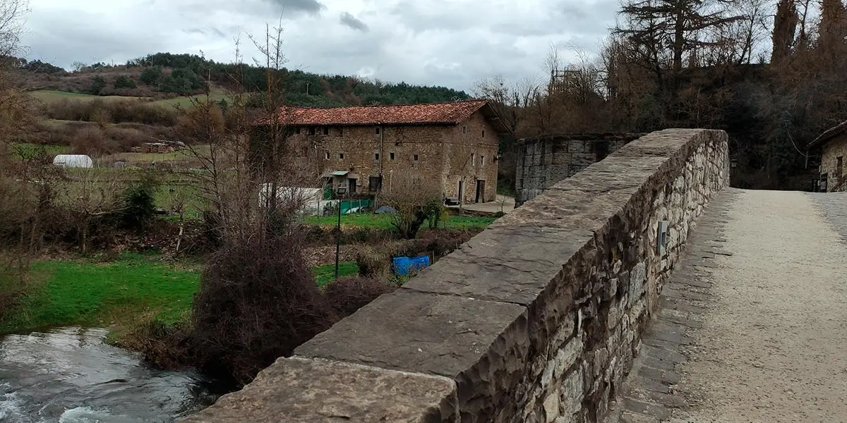 Puente y posada de Zubiri