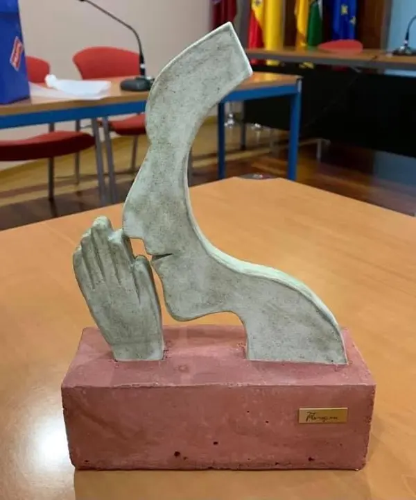 El alfare&ntilde;o Jos&eacute; &Aacute;ngel Tarragona se ofreci&oacute; gratuitamente a llevar este cometido realizando tres estatuas
