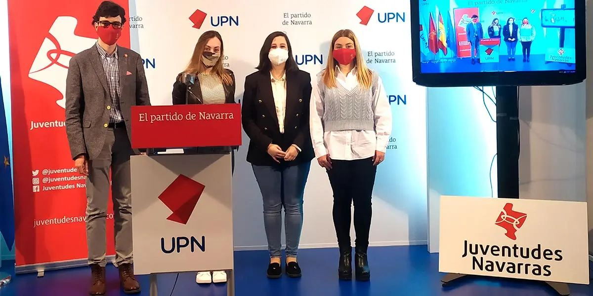 La tudelana Natalia &Aacute;lava Ayensa estuvo acompa&ntilde;ada por la presidenta de Juventudes Navarras, Laura Casanova y el secretario general, Andr&eacute;s Goicoechea