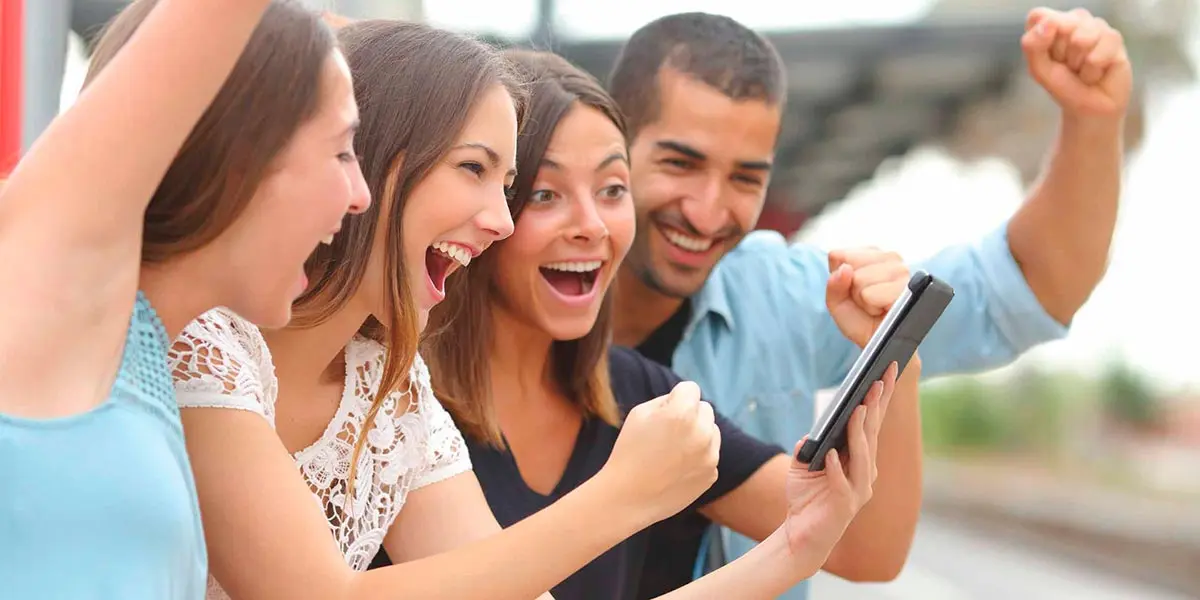 j&oacute;venes chicos chicas tablet ipad carrera ganador juego apuesta