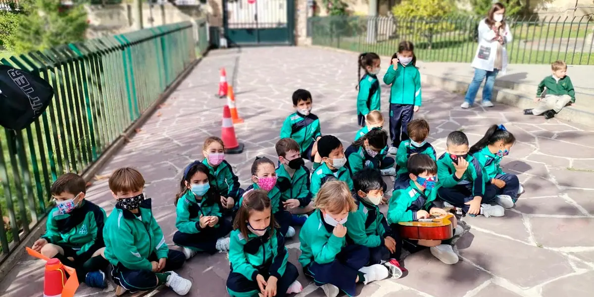 Ofrenda floral del colegio La Anunciata 1