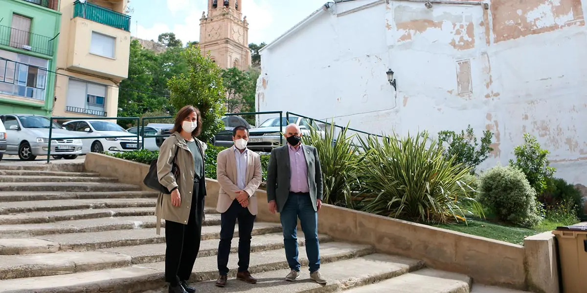 Abril, Aierdi y Castillo, en un momento de la visita al casco hist&oacute;rico