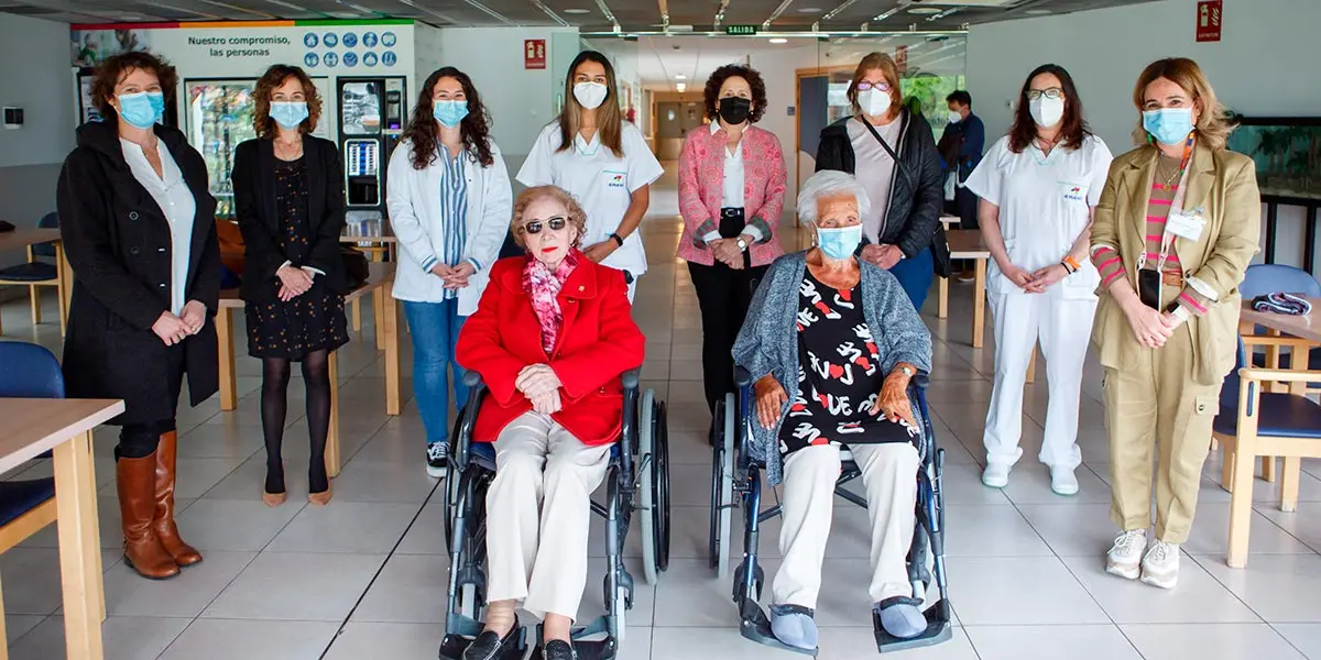 Visita de la consejera Maeztu a las residentes y cuidadoras que han participado en la campa&ntilde;a publicitaria de apoyo a las residencias
