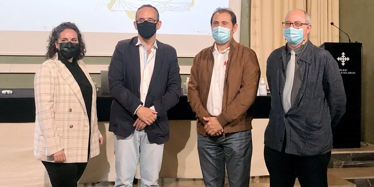 Marta G&oacute;mara Miram&oacute;n, Directora de la Semana Romana de Cascante; Luis J. Fern&aacute;ndez Rodr&iacute;guez, Director UNED Tudela; Alberto A&ntilde;&oacute;n Jim&eacute;nez, Alcalde de Cascante; Santiago Rueda Pascual, Presidente Asociaci&oacute;n Cultural Vicvs