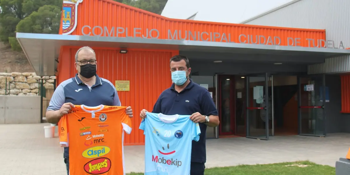 Alberto Ram&iacute;rez, presidente del Ribera y Javier Benavente, responsable del CD Cantera de Cascante