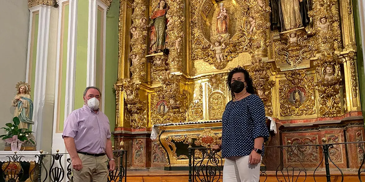 La concejal de Cultura, Ana Cirauqui, y el presidente de los Amigos del Patrimonio, Julio Zardoya