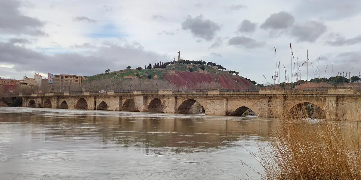 Puente de Tudela sobre el r&iacute;o Ebro