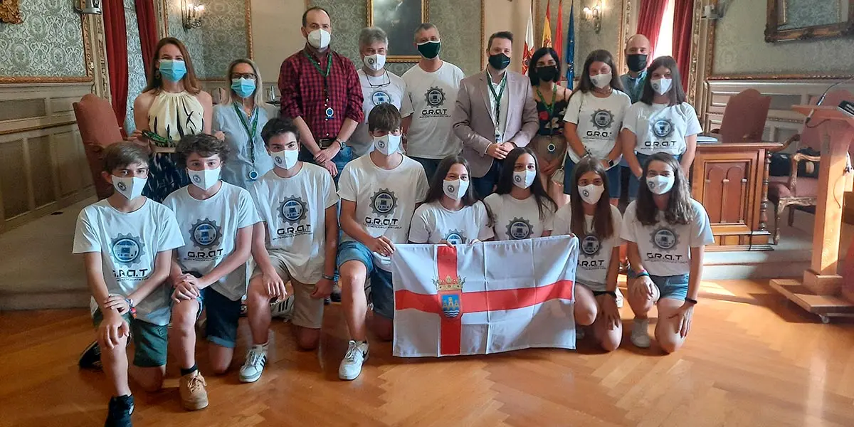 El Ayuntamiento de Tudela recibi&oacute; al El equipo de rob&oacute;tica GRAT Anunciata