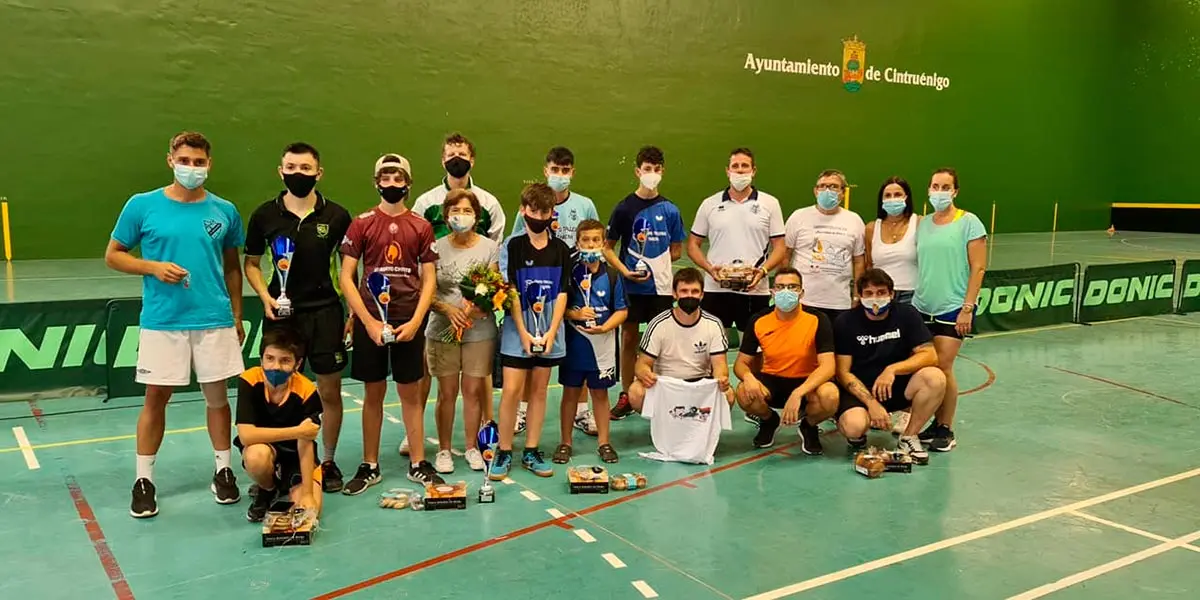 Premiados en el D&iacute;a del tenis de mesa de Cintru&eacute;nigo