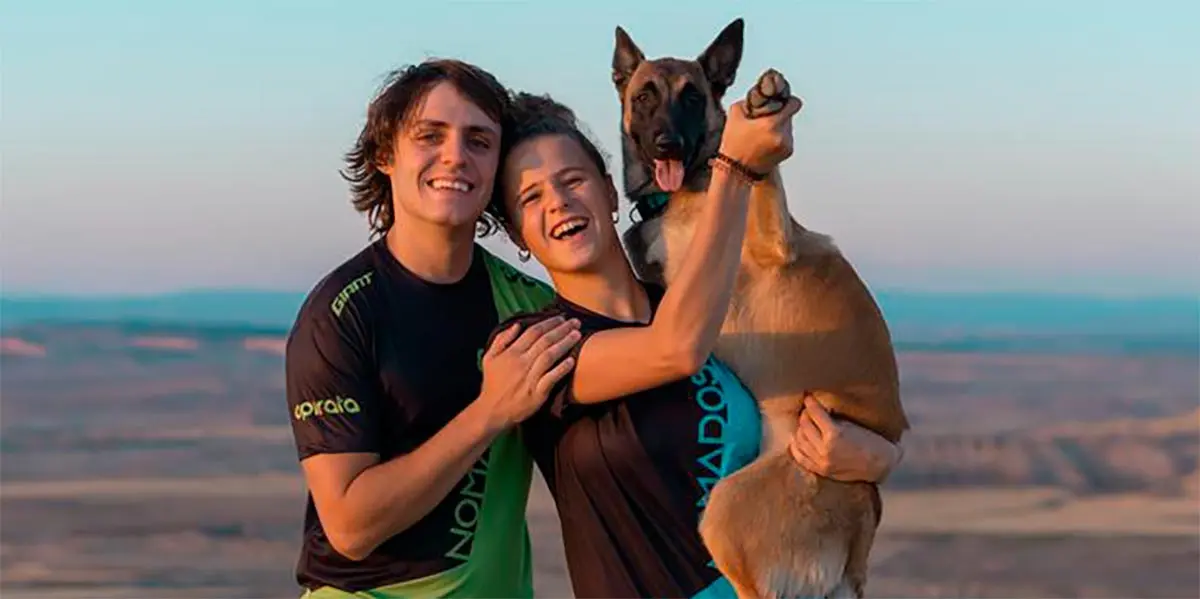 I&ntilde;aki Mayayo, Camino Fern&aacute;ndez y su perrita Janu