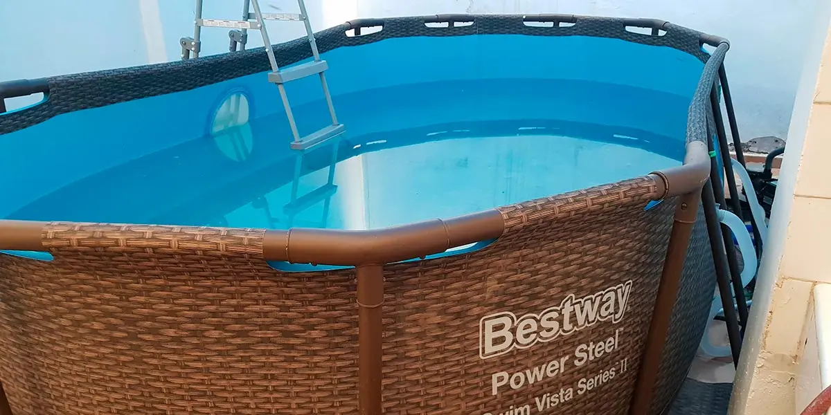 Piscina sustraida en el barrio de Capuchinos