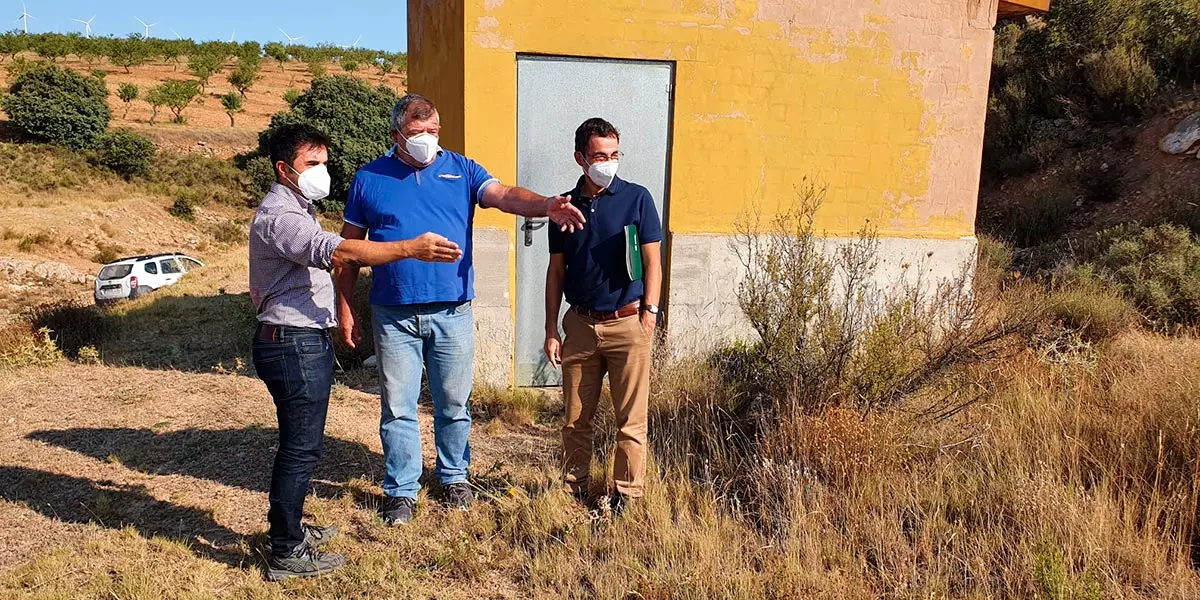 El consejero de Sostenibilidad y Transici&oacute;n Ecol&oacute;gica, &Aacute;lex Dorado N&aacute;jera, y el director general de Calidad Ambiental y Recursos H&iacute;dricos, Rub&eacute;n Esteban, se reunieron con el alcalde de Gr&aacute;valos, Emiliano Mu&ntilde;oz