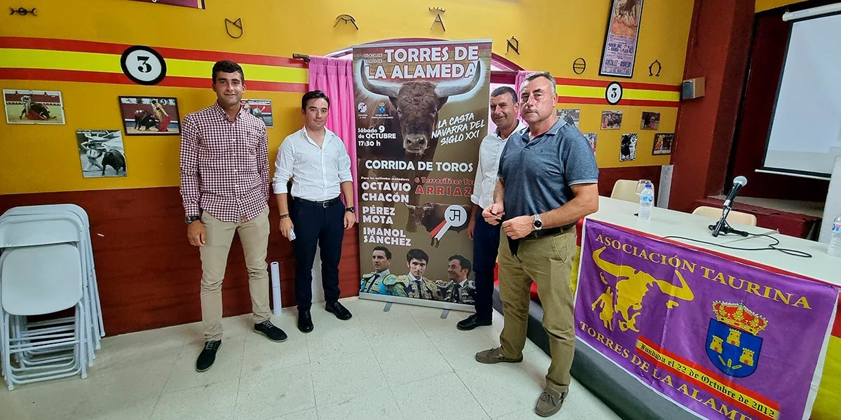 Javiera Arriazu, Imanol Sánchez y Víctor y Roberto Arriazu en la presentación del cartel