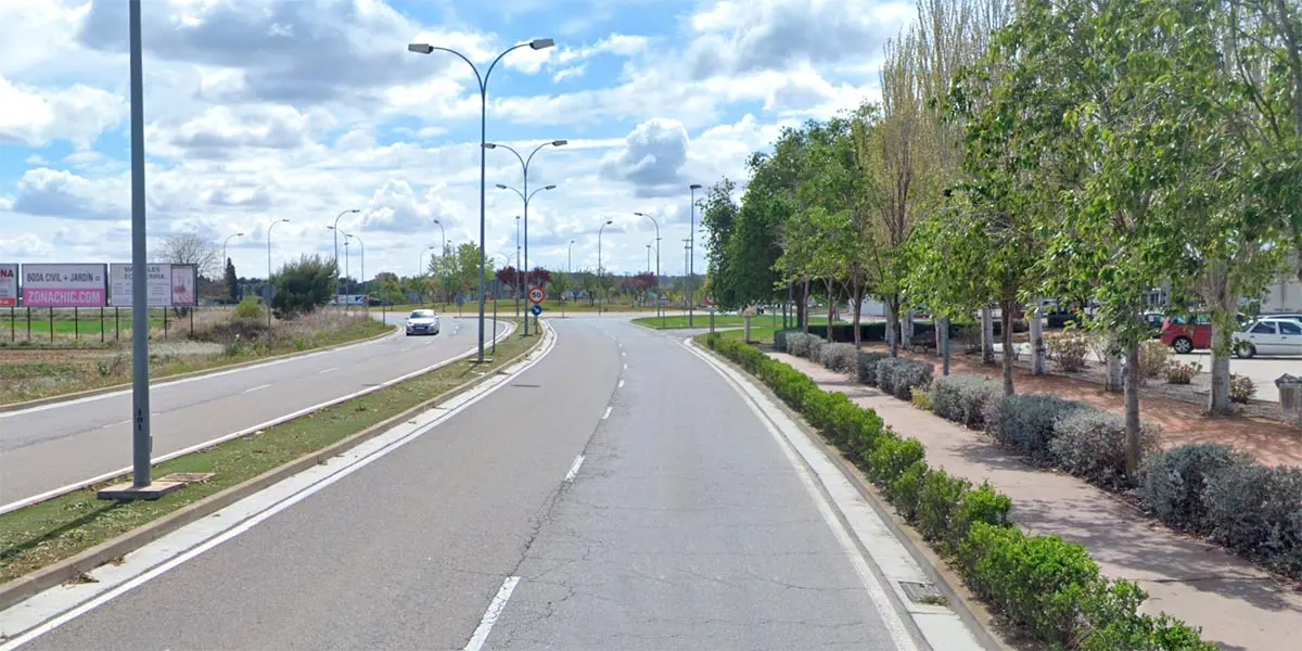 Carril bici Tudela-Fontellas a la altura del Hipermercado Eroski