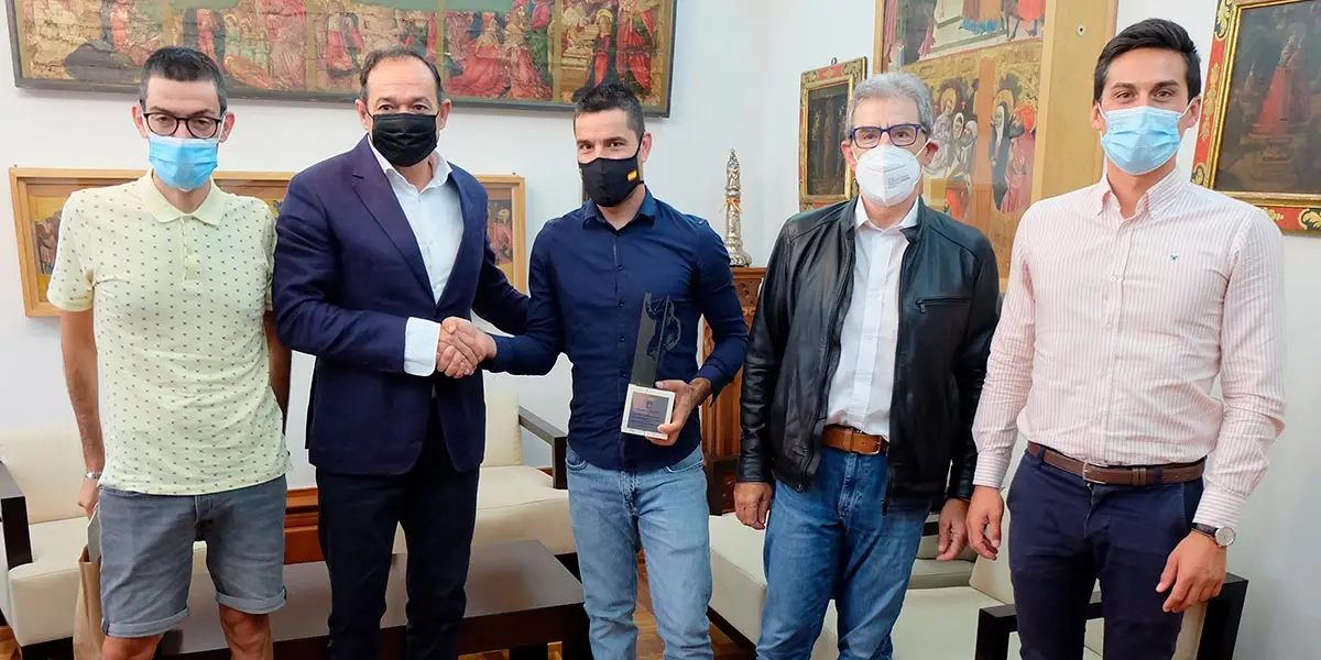 Reconocimiento al deportista paral&iacute;mpico Eduardo Santas