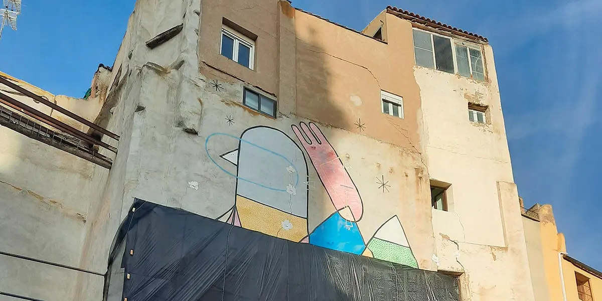 Ante la declaraci&oacute;n de ruina general de este edificio de la calle R&uacute;a, los vecinos tienen la opci&oacute;n de sustituir la edificaci&oacute;n o rehabilitarla