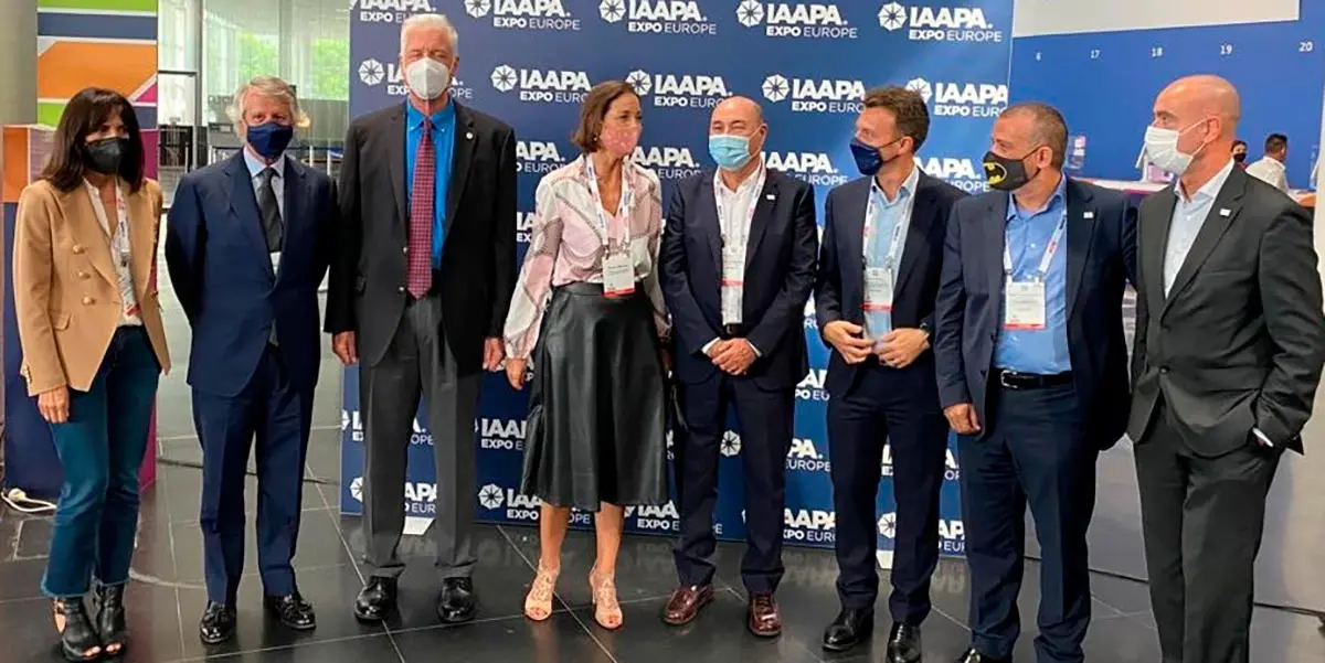 La Ministra Reyes Maroto con representantes de AEPA