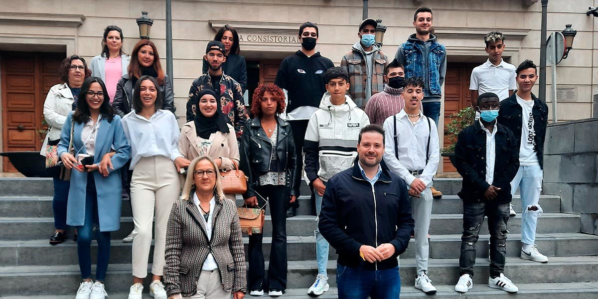 Los 18 jóvenes que han completado su formación en la Escuela Taller de Hostelería de Tudela, impulsada por Fundación Ilundain y el Ayuntamiento de Tudela