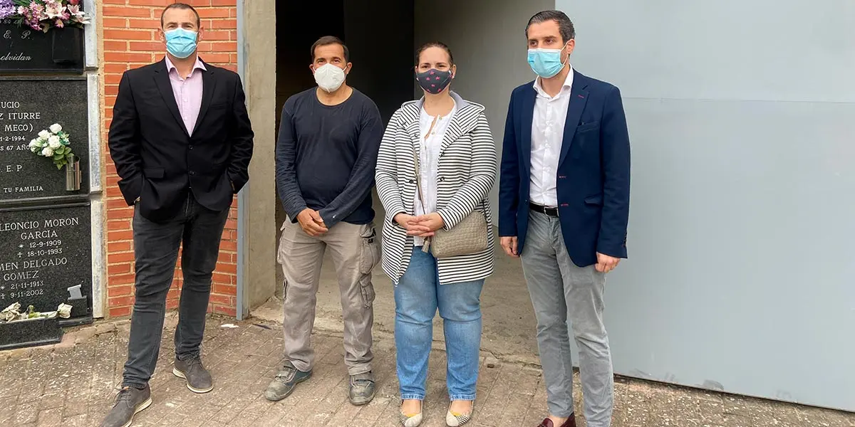La edil Erika Navarro y el concejal Zeus P&eacute;rez visitaron los distintos trabajos de mejora ejecutados en el Cementerio de Tudela