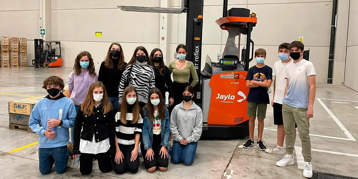 El equipo de rob&oacute;tica GRAT Anunciata visita empresas de Tudela 4