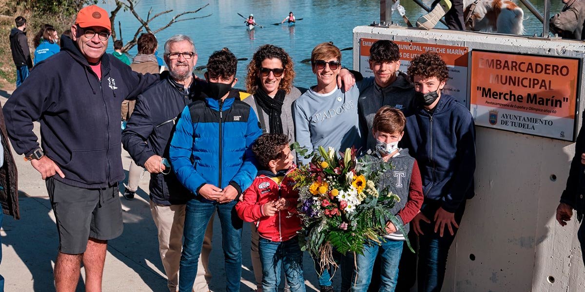 Homenaje a la palista tudelana Merche Marín en el embarcadero que lleva su nombre