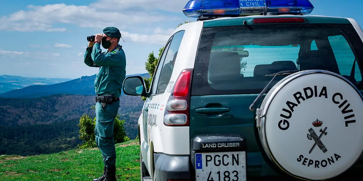 El Servicio de Protecci&oacute;n de la Naturaleza (SEPRONA) de la Guardia Civil se encarga de velar por el cumplimiento de la normativa establecida