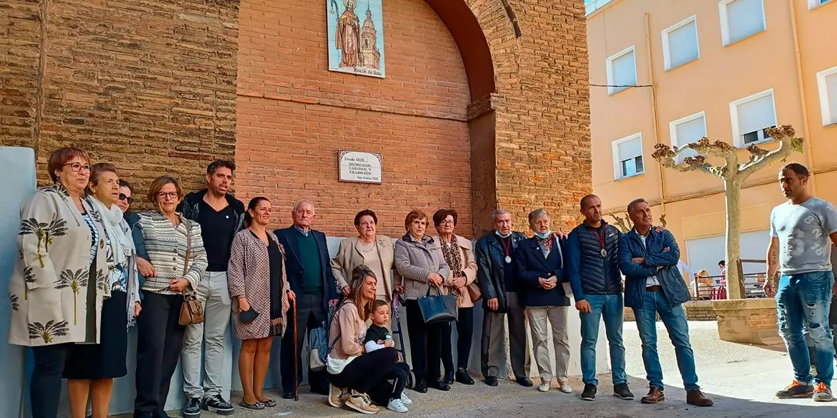 Plaza dedicada la Cofrad&iacute;a de San Ant&oacute;n de Rinc&oacute;n de Soto