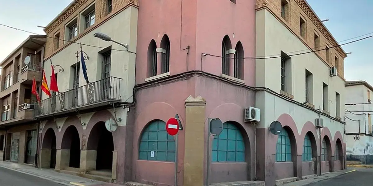 Fachada del Ayuntamiento de Bu&ntilde;uel