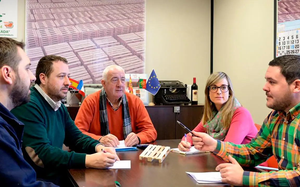 Responsables de Embalajes Bercalsa en una reuni&oacute;n