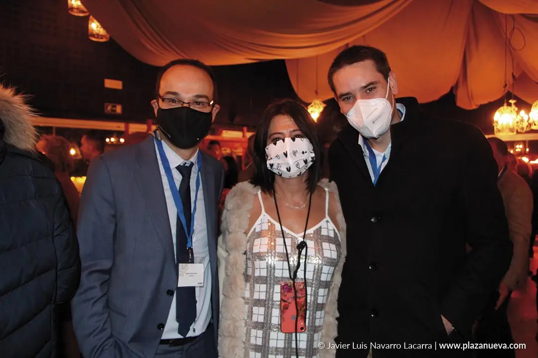 Javier Rubio (Adecco), Remedios Pablos (AER) e Ignacio Ortega (C&aacute;mara de Comercio de Navarra)