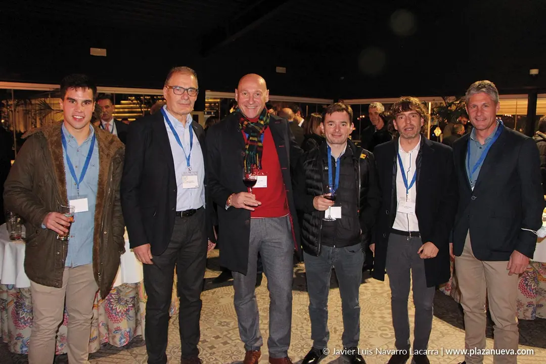 Mario Falc&oacute;n hijo (Mobekip), Javier Garc&iacute;a (DHG), Vicente Cord&oacute;n (Gima), Patxi y Gonzalo Mu&ntilde;oz (Mateo Mu&ntilde;oz) y Mario Falc&oacute;n padre (Mobekip)