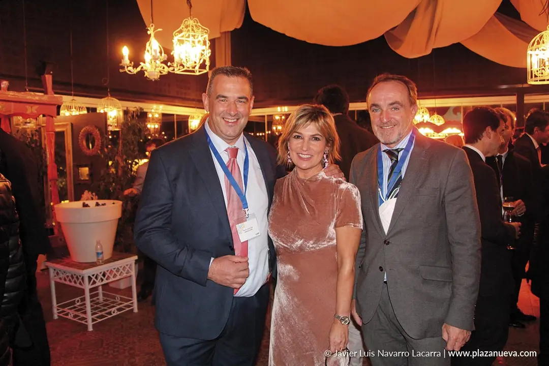 Rafael Oscos (Vicepresidente AER), Laura Sand&uacute;a (Aceites Sand&uacute;a) y Javier Esparza (UPN)