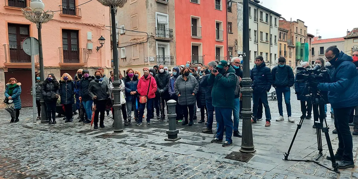 Concentraci&oacute;n institucional en la puerta del Ayuntamiento de Tudela   2