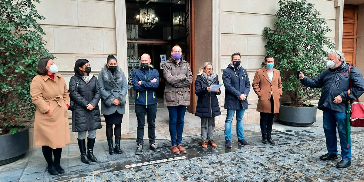 Concentraci&oacute;n institucional en la puerta del Ayuntamiento de Tudela   1