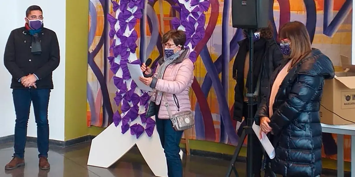 Elena Carcavilla y Miren Morent&iacute;n, representantes de la Escuela de Empoderamiento de Ribaforada