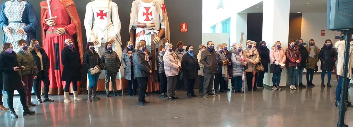 Asistentes a la conmemoraci&oacute;n del 25 N en Ribaforada