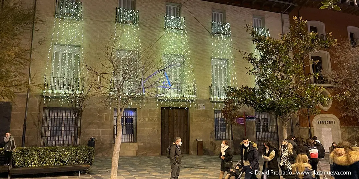 Encendido de luces de Navidad en Biblioteca Municipal