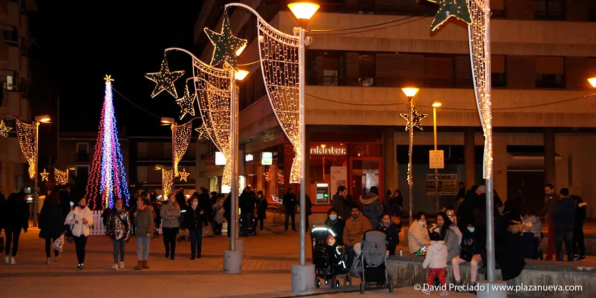Encendido de luces de Navidad en Plaza Sancho El Fuerte