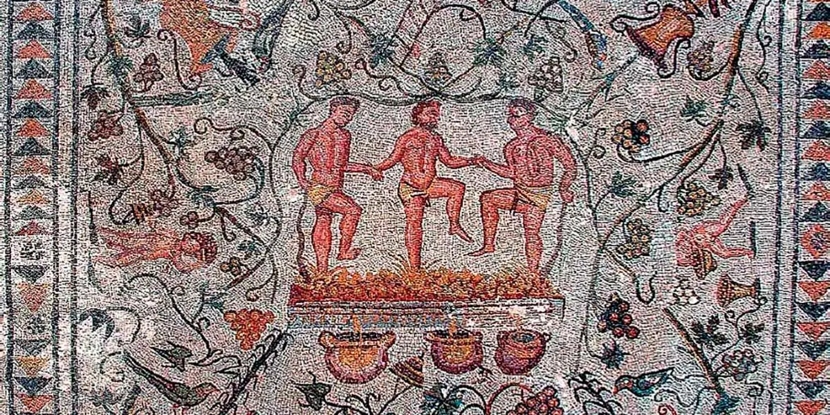 Mosaico de la Casa del Anﬁteatro en M&eacute;rida con escena de vendimia y pisa de la uva