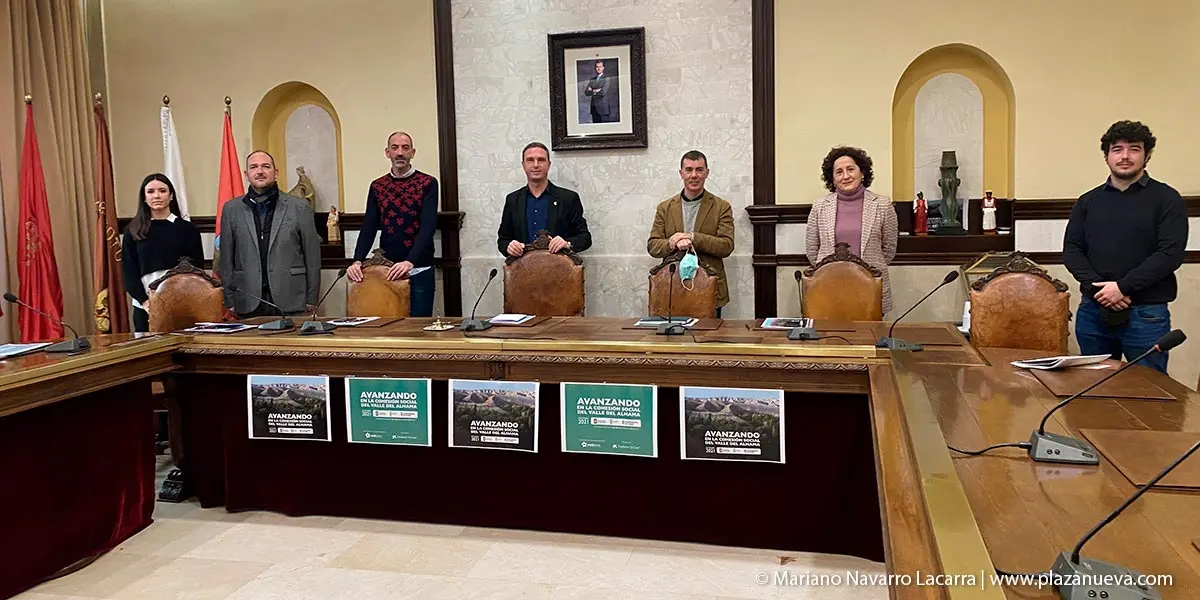 Los alcaldes de Cintru&eacute;nigo, Corella y Fitero junto a la Consejera de derechos sociales Carmen Maeztu y Eduardo Santos, Consejero de Justicia y Pol&iacute;ticas Migratorias