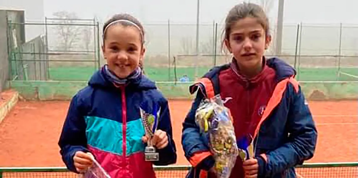Hasta cinco tenistas de El Cerro consiguieron trofeo en sus respectivas finales