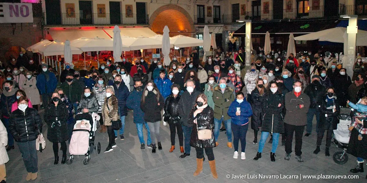 Manifestaci&oacute;n contra el asesinato de Sara Pina en Tudela 4
