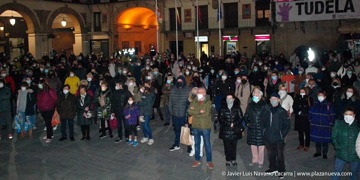 Manifestaci&oacute;n contra el asesinato de Sara Pina en Tudela 5