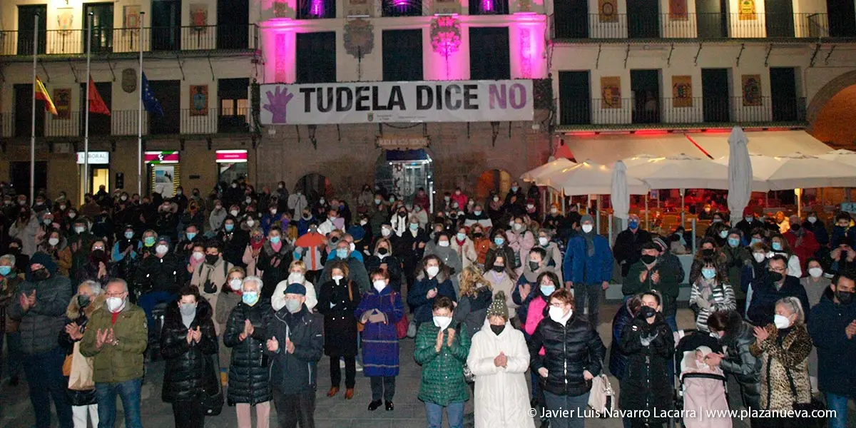 Manifestaci&oacute;n contra el asesinato de Sara Pina en Tudela 8