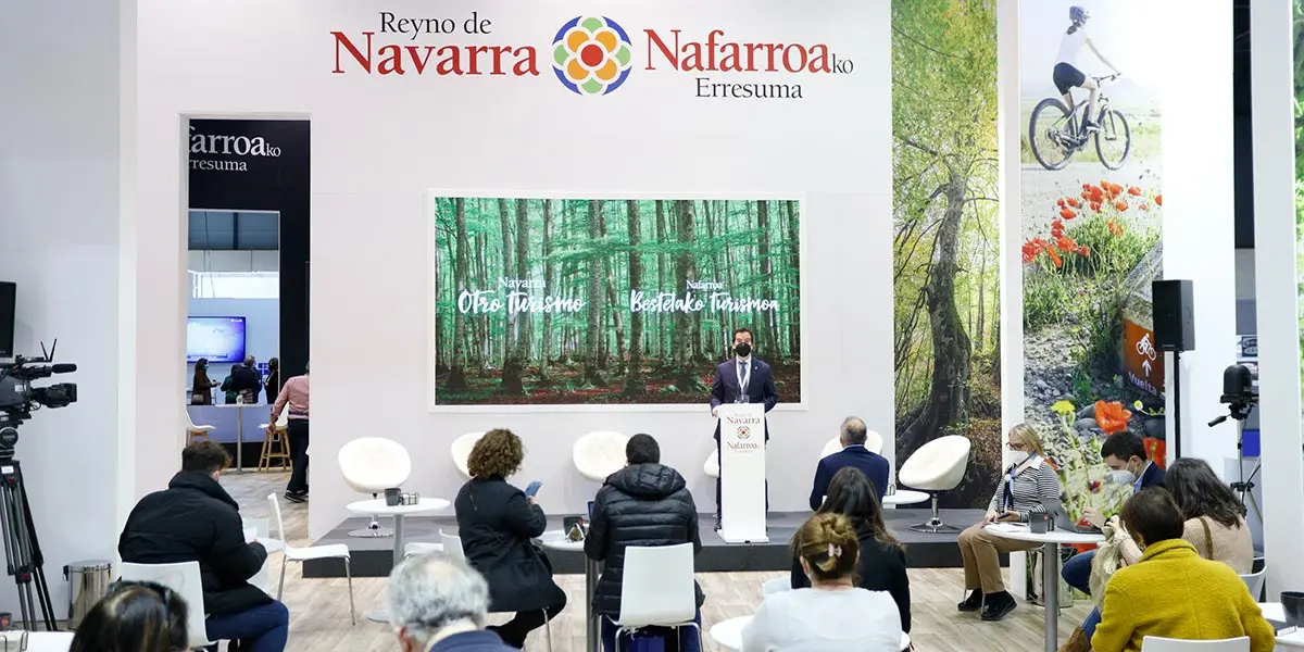 El consejero Irujo en la inauguraci&oacute;n del stand de Navarra en FITUR 2022