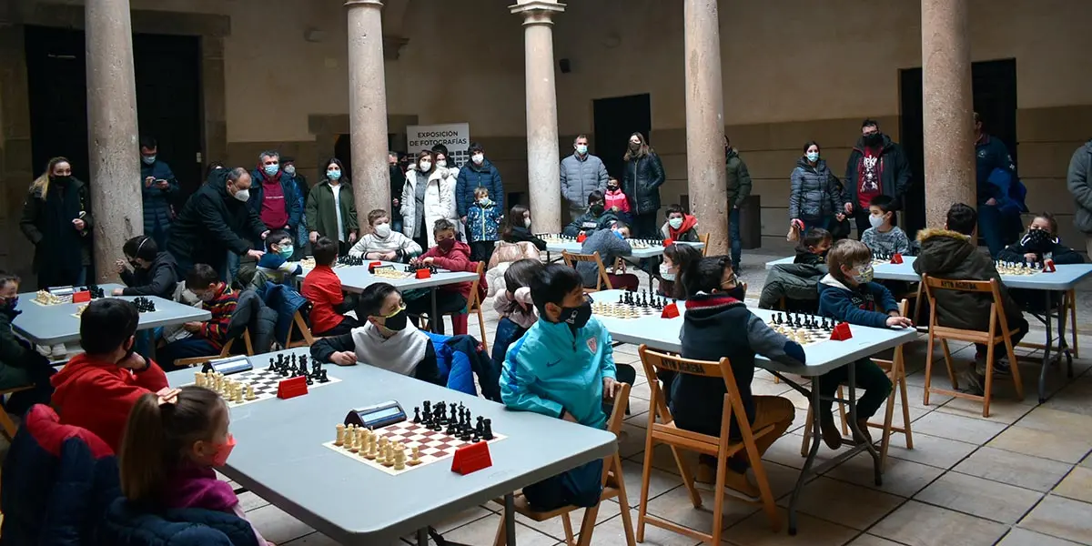 Mesas de competici&oacute;n del III Torneo infantil de ajedrez 'Villa de &Aacute;greda'