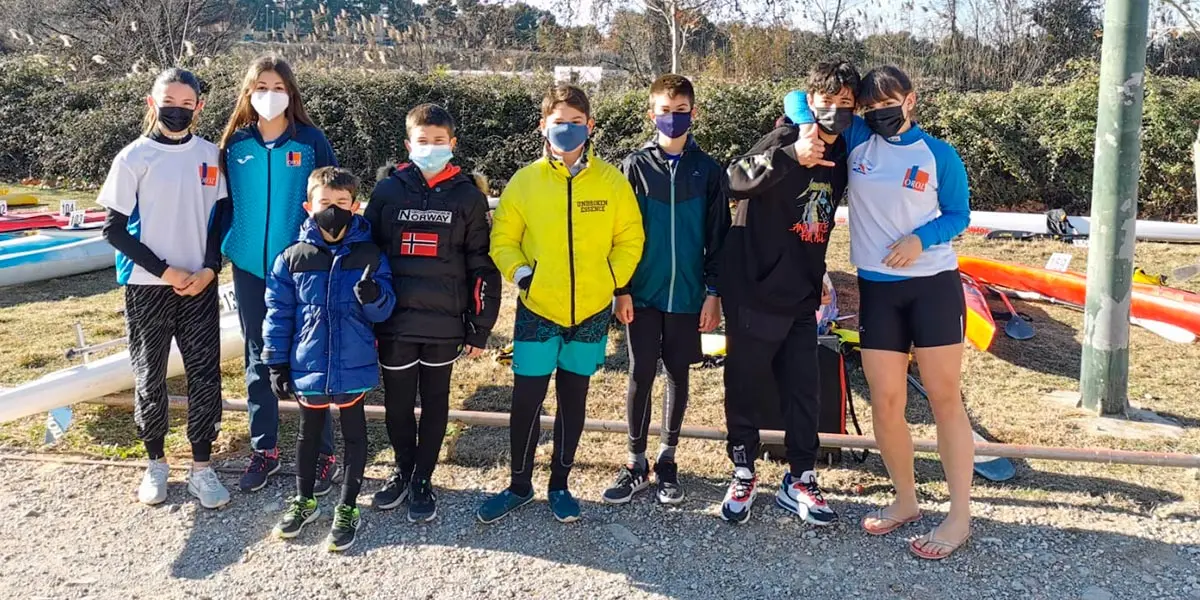 J&oacute;venes regatistas del Club Oroz Ebrokayak en el Campeonato de Arag&oacute;n 2022