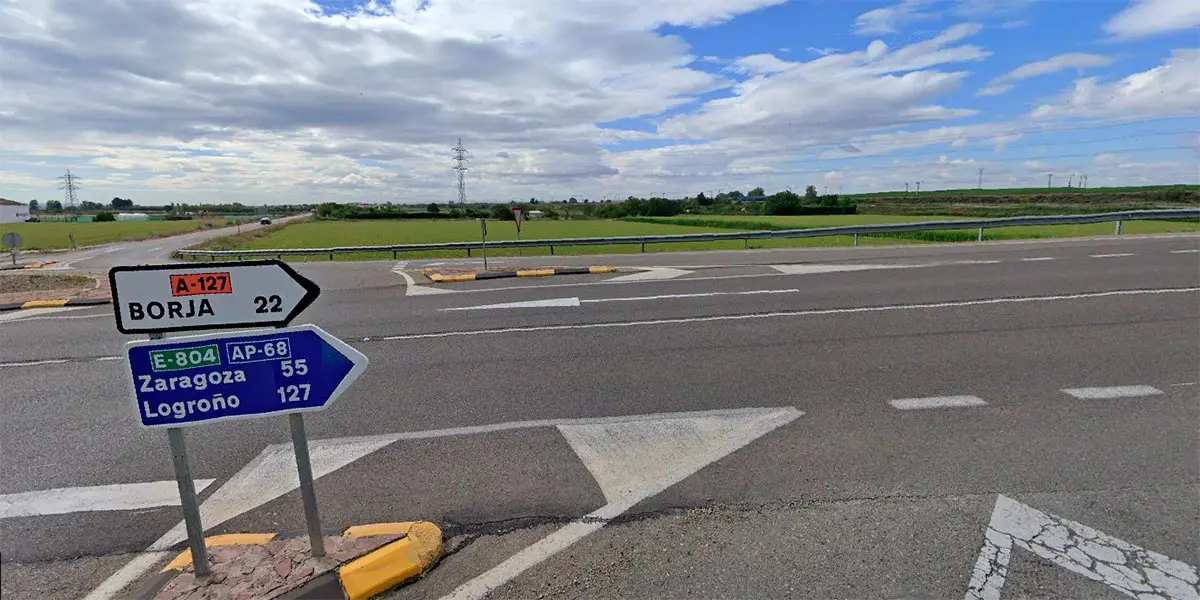 Vista de la carretera A127 desde la entrada a Gallur